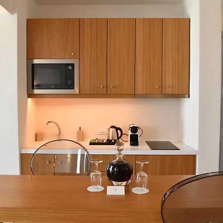 Ξενοδοχείο με διαμερίσματα Nova Luxury 4*