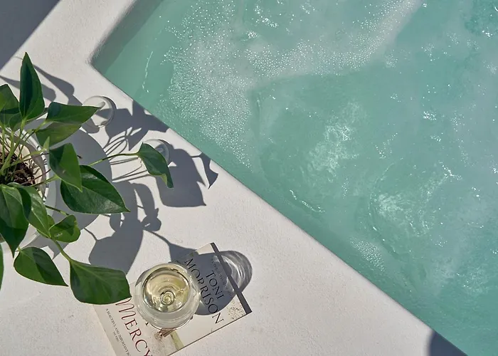 Nova Luxury 4* Pyrgos Kallistis