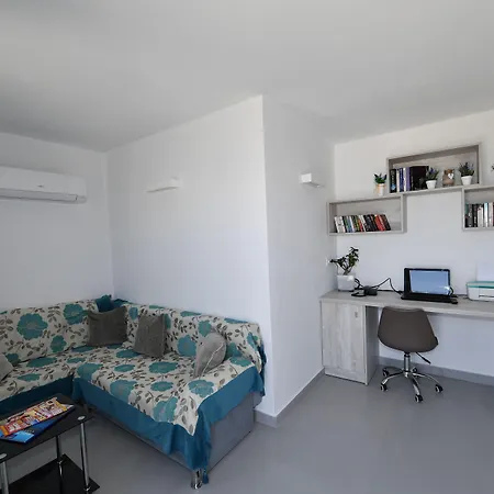 Nova Luxury Pýrgos